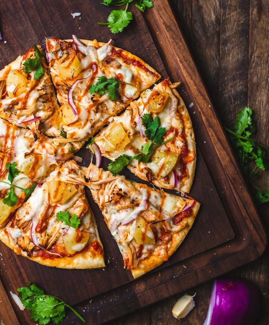 Pizza mit scharfer Salami bei CAZANO