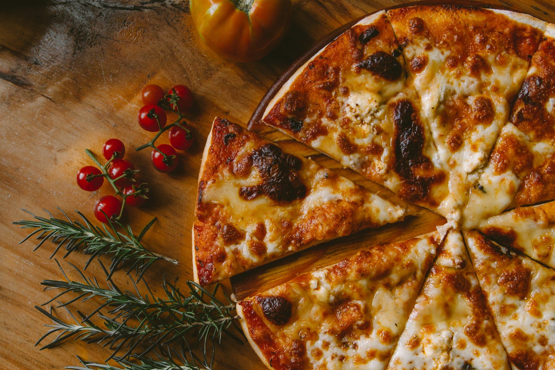 Ofenfrische Pizza bei CAZANO Wetzlar
